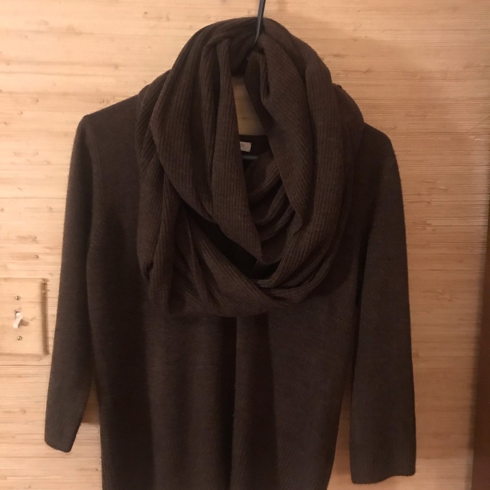 Sweater - Picture 2 of 2